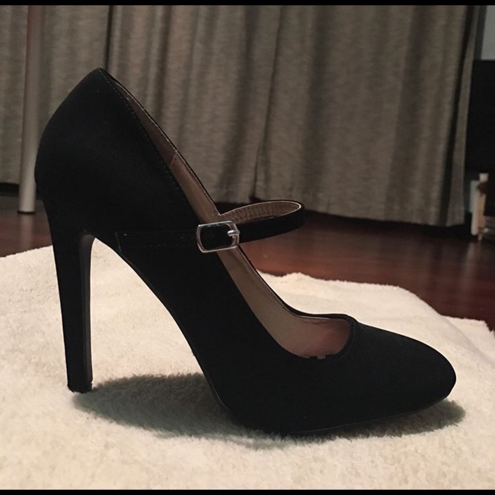 Black strap heels NEW